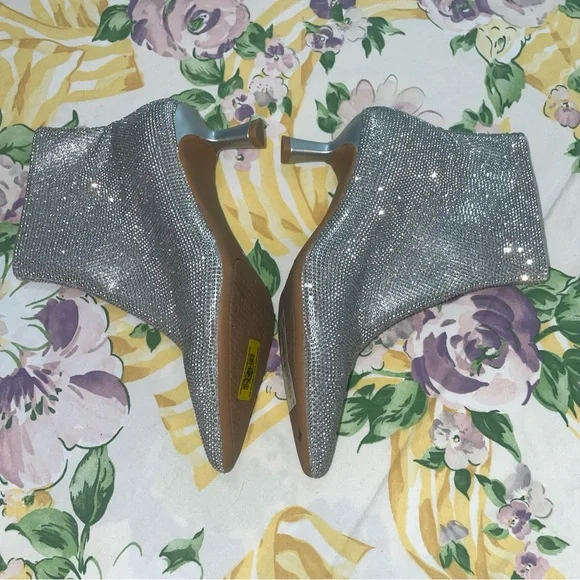 Alex Marie Gaming Rhinestone Ankle Boots 5M Silver Kitten Heel Sparkly Point NWT - Picture 5 of 10